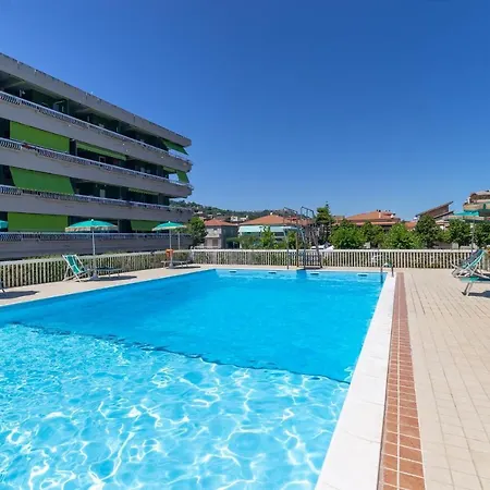 In Con Piscina A Silvi Marina *