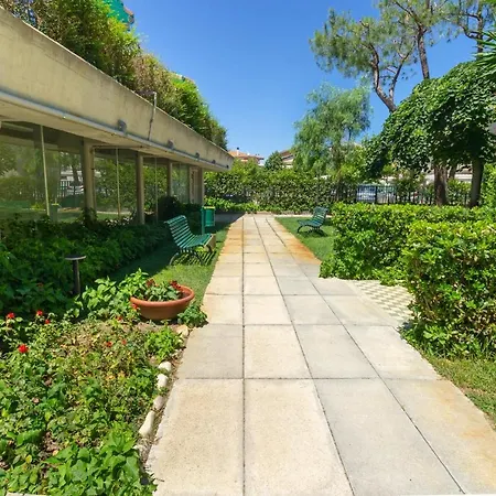 In Con Piscina A Silvi Marina Apartament